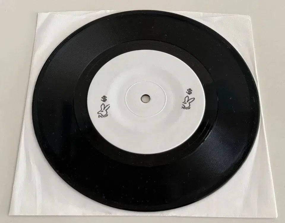 SALEM Asia 7" Vinyl Black detail image 5