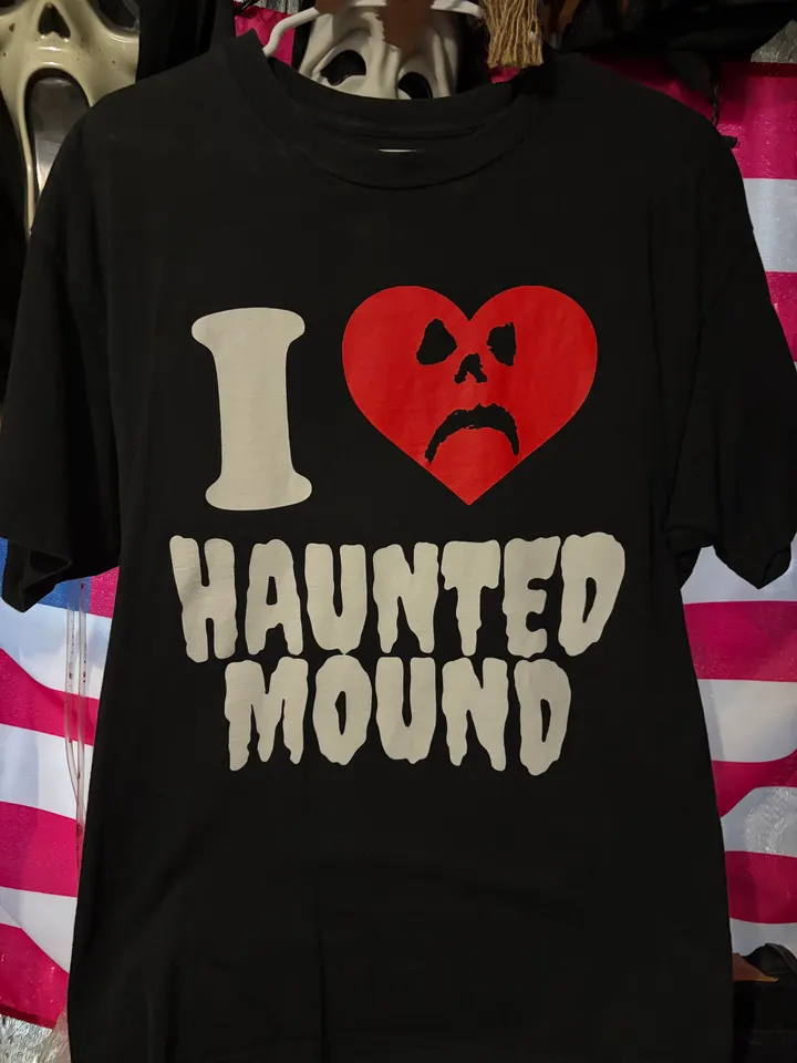 I <3 Haunted Mound Tee detail image 3