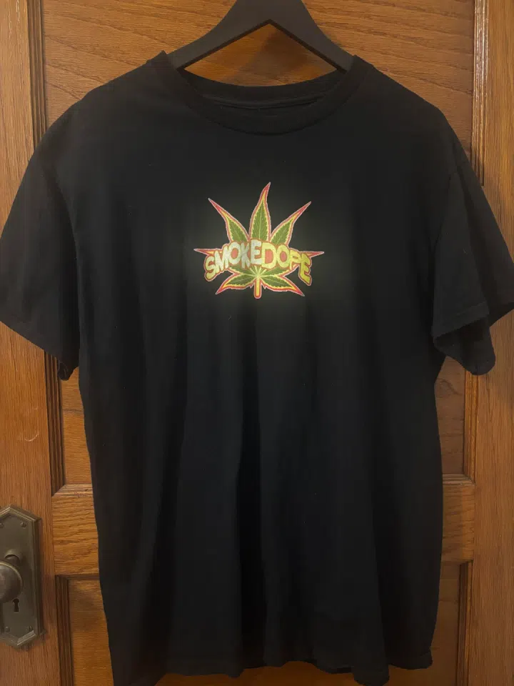 Leaf Graphic Tee (Black)