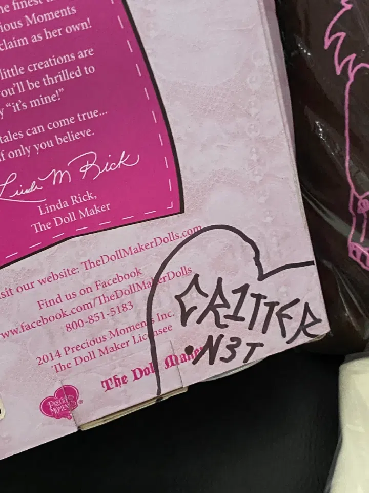 cr1tter Linda Rick Precious Moments Signed Doll detail image 3