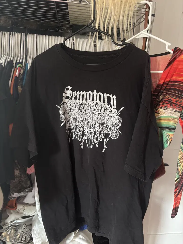 Skellingtons Tee (Grey Day)
