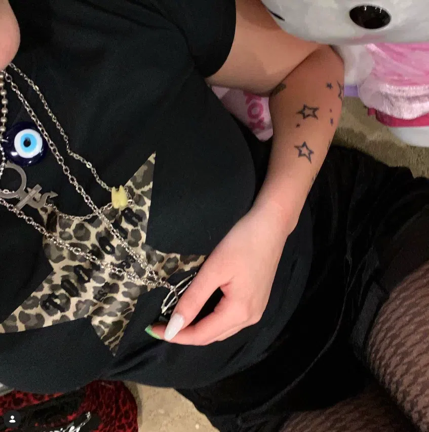 TOOPOOR 1993 baby tee detail image 2
