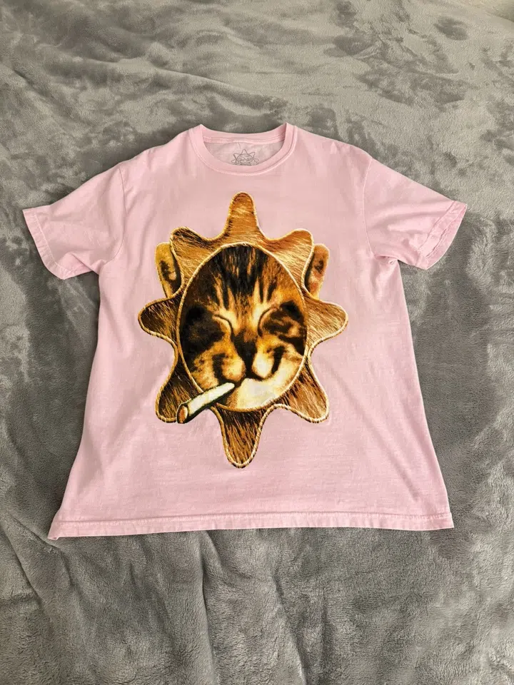 Che GloCat Tee detail image 2